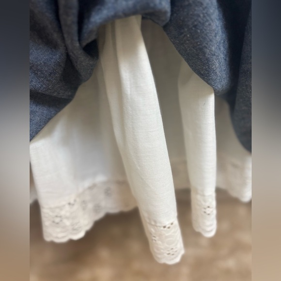 Denim Blue Tiered Maxi Skirt with White Lace Eyelet Trim Cottagecore Vtg. Sz S-M - Picture 3 of 5